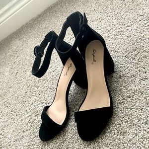 NWOT Black heels